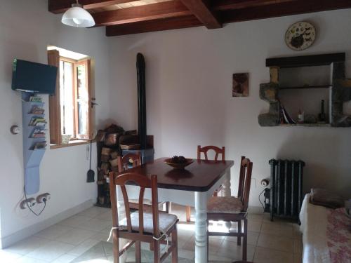 a kitchen with a table and chairs in a room at Casa Rural El Ñeru in Llanes