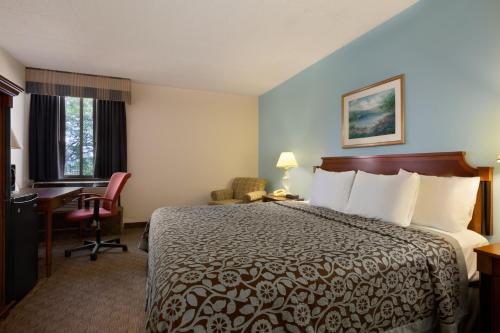 Cama o camas de una habitación en Days Inn by Wyndham Reading Wyomissing