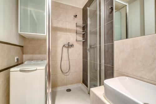 Ένα μπάνιο στο Noctis Apartment Śliska