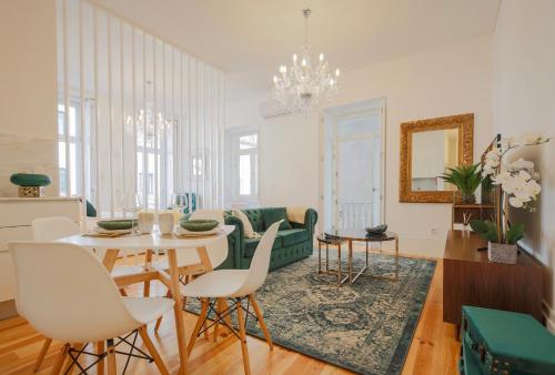 Esmeralda Apartment by Cozy Stay