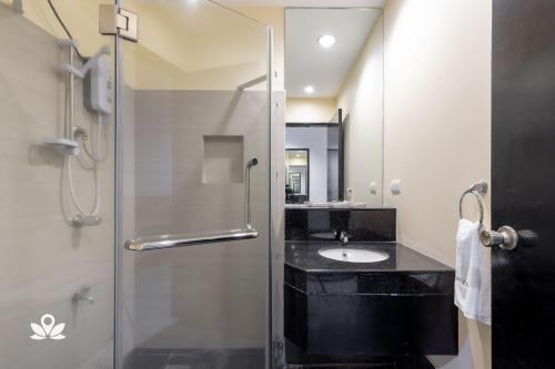 A bathroom at Check Inn Hotel Dumaguete City by RedDoorz