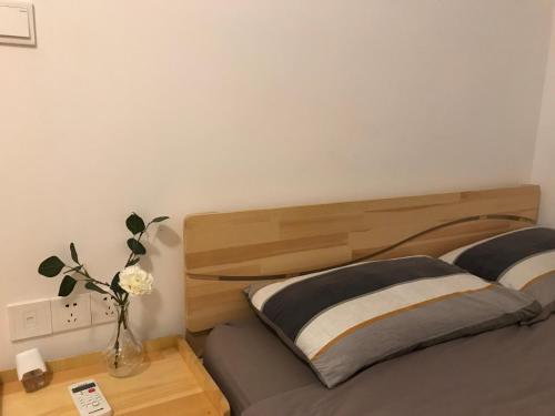 Postel nebo postele na pokoji v ubytování Lin Jiang Apartment