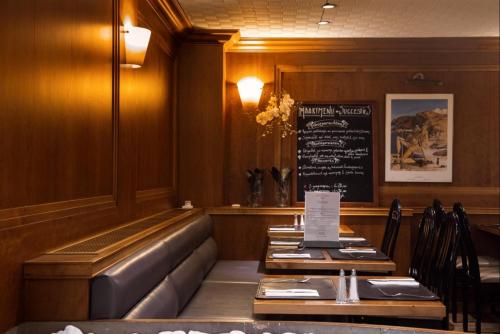 Castelnou Aparthotelにあるレストランまたは飲食店