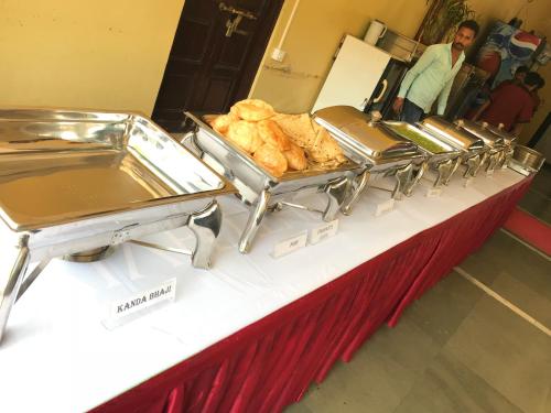 Comida en o cerca de este hotel