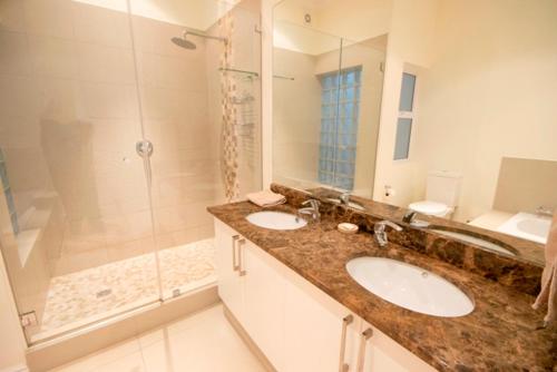 a bathroom with two sinks and a shower at Brackenridge 11 Protea Dale in Plettenberg Bay