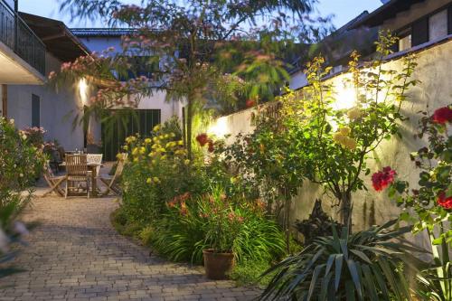 a garden with flowers and plants next to a building at Gästehaus Auer Werner in Jois