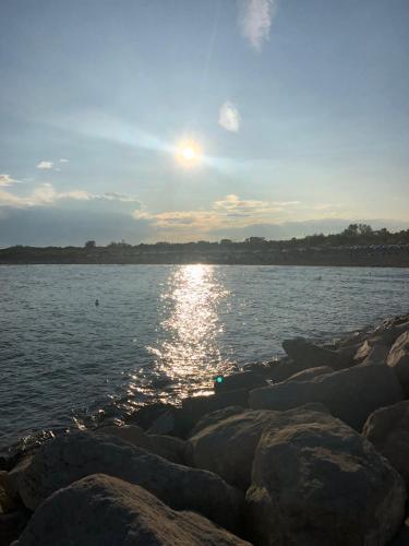 a sun setting over a large body of water at Maribeach in Cavallino-Treporti