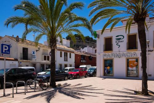 LA SIRENA - Both city and beach of Denia