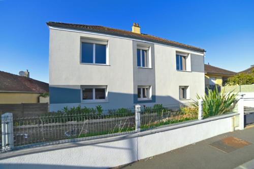 \"LOUJADE\" Maison 3 Chambres à Moncé en Belin - Proche Circuit 24h du Mans