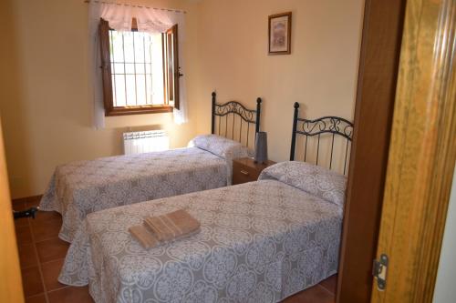 A bed or beds in a room at Cueva de la Cereria