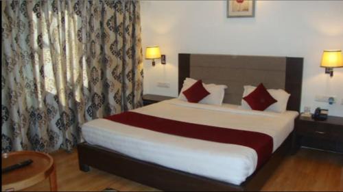Hotel Adityaにあるベッド