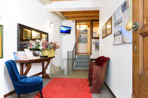 a hallway with a desk and chairs and a red carpet at Residence Diaz in Como