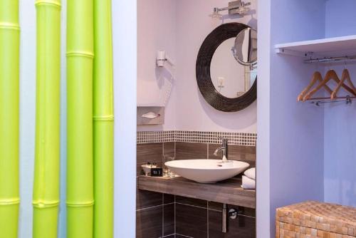 a bathroom with lime green pipes and a sink at Frédéric Carrion - Cuisine, Hôtel & Spa in Viré