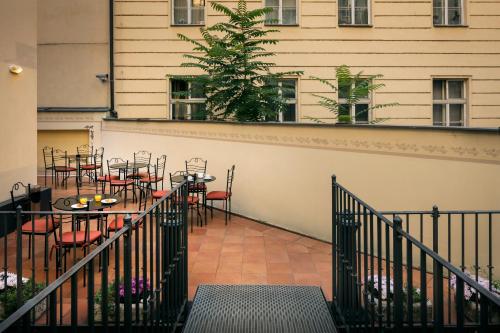 Un balcón o terraza de Hotel Caesar Prague