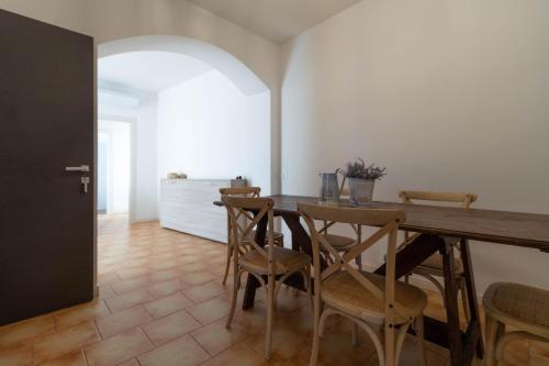 a dining room with a wooden table and chairs at Le Casette Di Osvaldo in Lecco