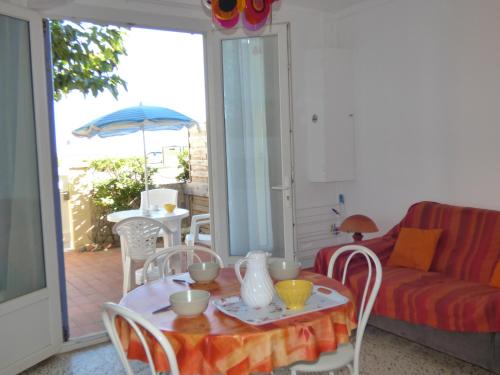 O zonă de relaxare la Appartement T2 RDC, 2 couchages, Front de Mer Narbonne Plage