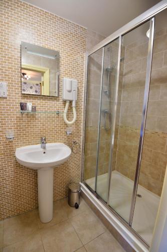 Angmering Manor Hotelにあるバスルーム
