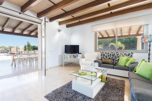 a living room with a couch and a table at Can Brivo in Costitx
