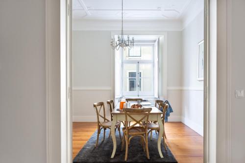 a dining room with a table and chairs at JOIVY Downtown City Apartments in Lisbon