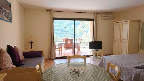 Résidence A Barcellaにあるテレビまたはエンターテインメントセンター