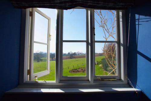 Taman di luar Beautiful Devon Farmhouse