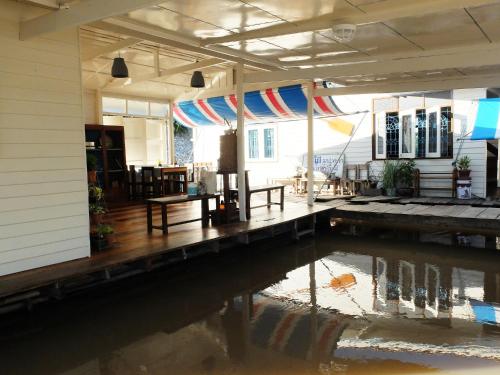 a house with a pool of water in the floor at U Pae PaeStay Uthaithani in Uthai Thani