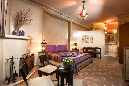 Säng eller sängar i ett rum på Riad Turquoise