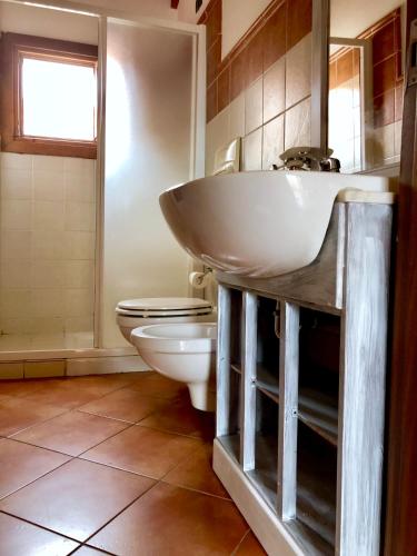 a bathroom with a sink and a toilet at Sal&Love apt in Porto Antigo in Santa Maria