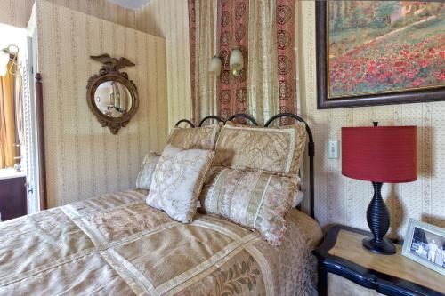 The Reynolds Mansion – Photos 2