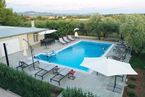 Hồ bơi trong/gần Villa Adriana SIKOVO