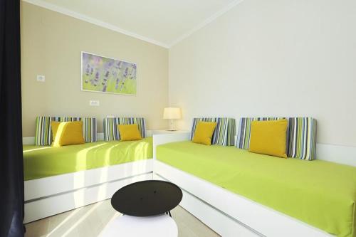 Giường trong phòng chung tại Villa Adriana SIKOVO