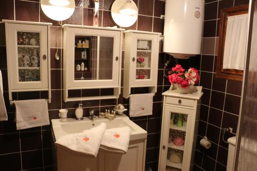 a bathroom with a sink and a mirror at ZenTerra Country house with prive swimming pool and view in Matésion