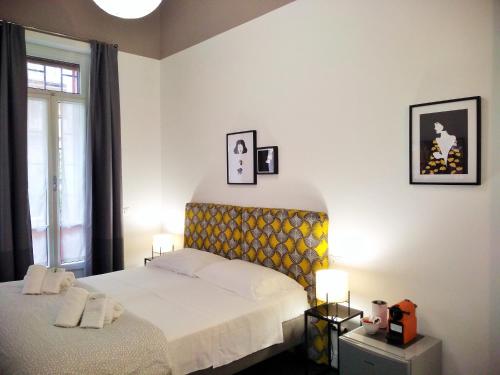 A bed or beds in a room at Casa Italiano - BestBnB Garbatella