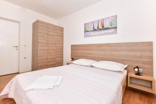 Ένα ή περισσότερα κρεβάτια σε δωμάτιο στο Apartment Marijo - 300 m from beach
