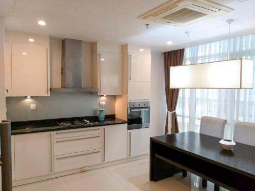 Dapur atau dapur kecil di Platinum One - Private Apartment at #1 Bagatalle Road, Unit 7-1 Colombo 3