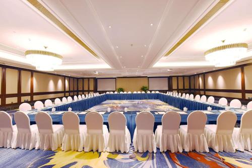 a conference room with chairs and a large table at Ramada Plaza by Wyndham Wenzhou in Wenzhou