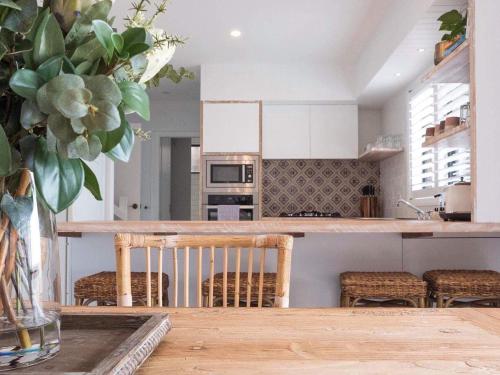 Una cocina o cocineta en 10 Ocean Drive