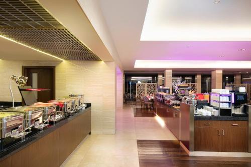 Η κουζίνα ή μικρή κουζίνα στο Crowne Plaza Bucharest by IHG
