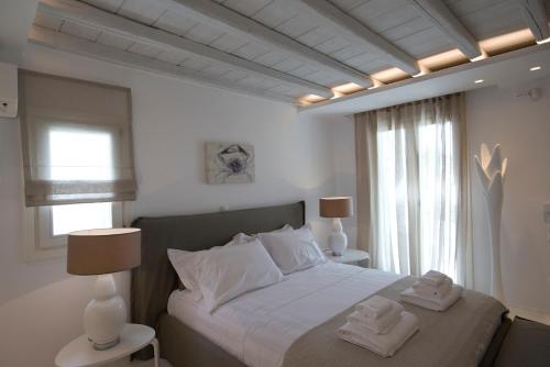 Säng eller sängar i ett rum på Diles Villas & Suites Mykonos