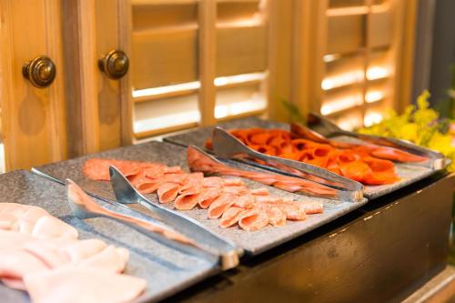 Comida en o cerca de este hotel