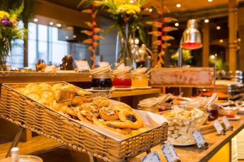 Comida en o cerca de este hotel