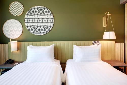 Postel nebo postele na pokoji v ubytování Mercure Makassar Nexa Pettarani