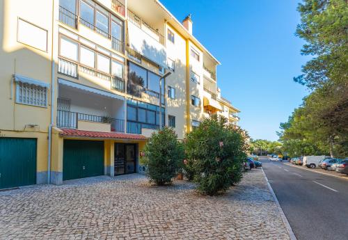 FLH Cascais Spacious Apartment with Balcony