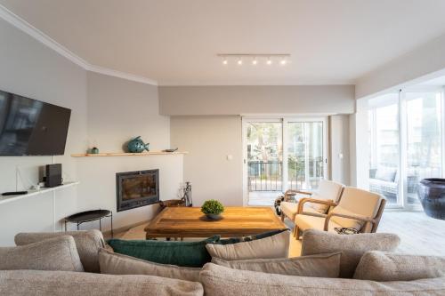 FLH Cascais Spacious Apartment with Balcony