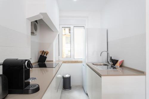 FLH Downtown Central Flat with Balcony