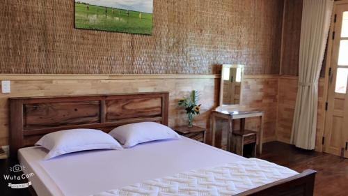 Кровать или кровати в номере MEKONG NATURE LODGE