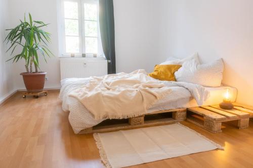 Postel nebo postele na pokoji v ubytování Große 3 Zimmer Wohnung mit Netflix in zentraler Lage