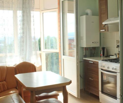 Ett kök eller pentry på Однокомнатная квартира на 9 этаже