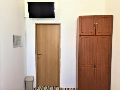 TV a/nebo společenská místnost v ubytování TOMISLAV