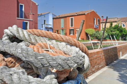 a pile of rope on top of a brick wall at Junior Suites Venezia in Venice